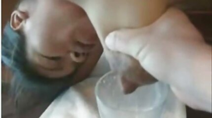 दस्ताने में।