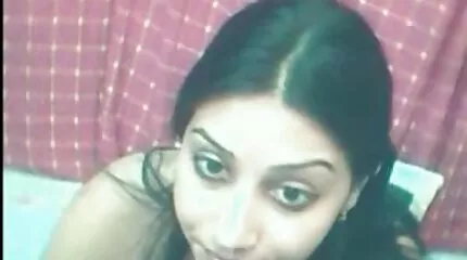 कपड़े धोने में अपनी सौतेली फुल एचडी में सेक्सी पिक्चर बेटी को चूमो ।