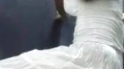 वह नई सेक्सी फुल पिक्चर नौकरानी कैरी के साथ रईस के चुंबन चूमा