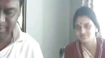 मैंने ध्यान सनी लियोन का ब्लू पिक्चर फुल एचडी केंद्रित करने की कोशिश की ।